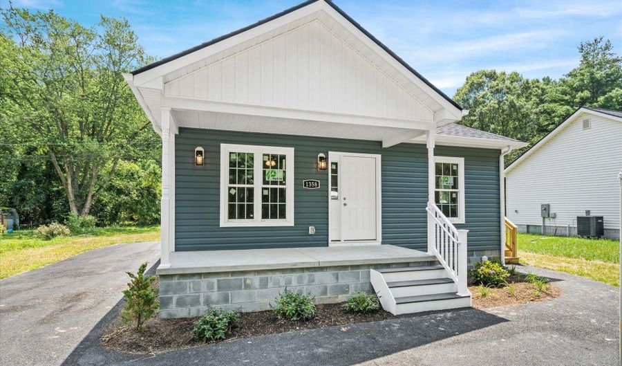 1358 W COLLEGE Rd, Dover, DE 19904 - 3 Beds, 2 Bath