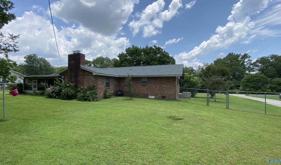 1007 Julian Ave, Albertville, AL 35976 - 3 Beds, 2 Bath