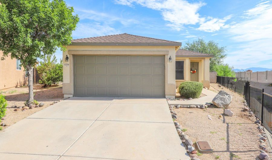 1214 W Calle Libro Del Retrato, Sahuarita, AZ 85629 - 3 Beds, 2 Bath