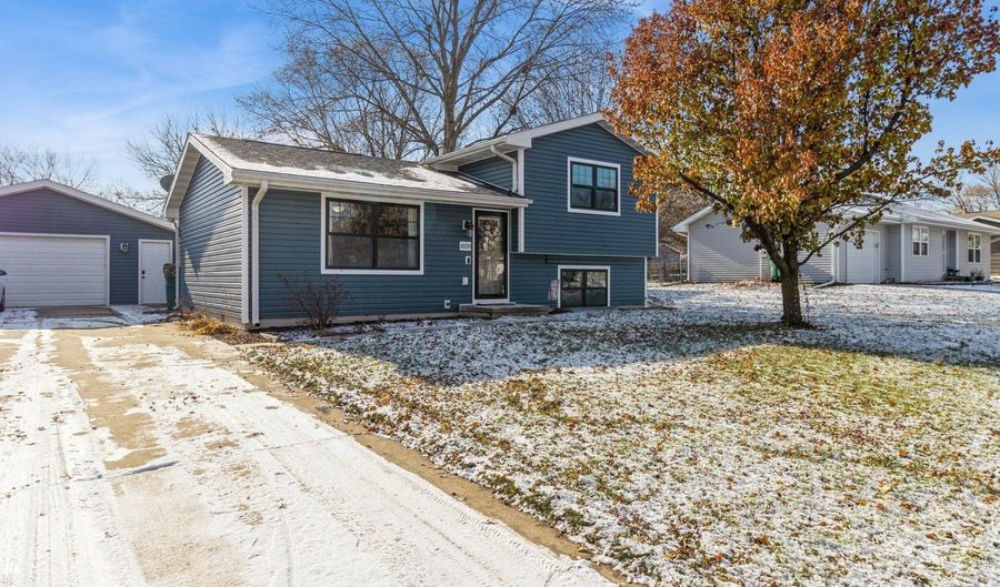 1020 7th St NW, Altoona, IA 50009 - 3 Beds, 2 Bath