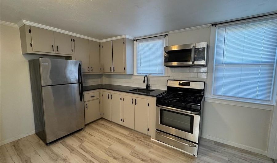 33 Saint Elizabeth St 2, Bristol, RI 02809 - 2 Beds, 1 Bath