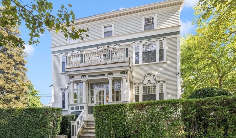 20 Berkeley Ave 2, Newport, RI 02840 - 2 Beds, 2 Bath