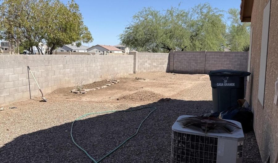 678 W KINGMAN Loop, Casa Grande, AZ 85122 - 3 Beds, 2 Bath