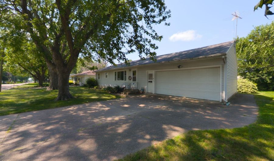 2214 Milo Ave, Albert Lea, MN 56007 - 3 Beds, 1 Bath