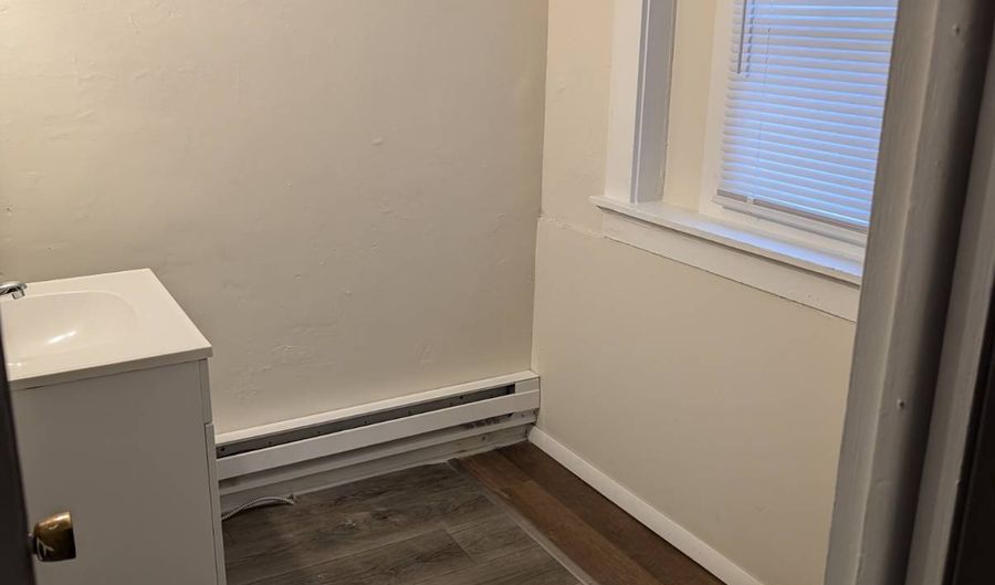 70 E Main St, Alliance, OH 44601 - 5 Beds, 3 Bath