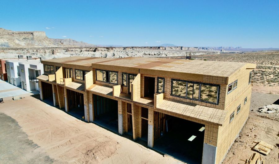 1328 E Lone Rock View Dr, Big Water, UT 84741 - 2 Beds, 3 Bath