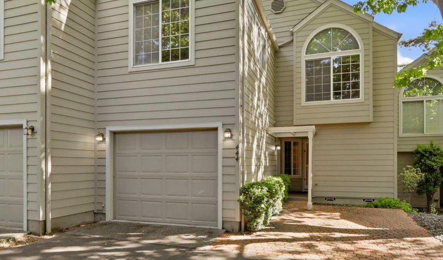 444 Lori Ln, Ashland, OR 97520 - 3 Beds, 3 Bath