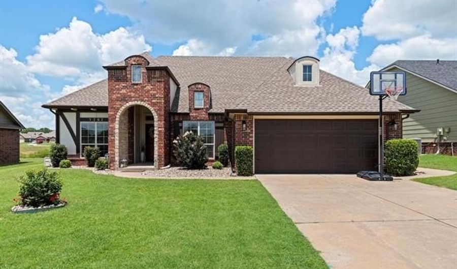 3202 Stonewall Dr, Bartlesville, OK 74006 - 5 Beds, 3 Bath