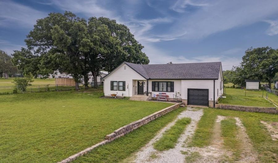 6797 312th Rd, Arkansas City, KS 67005 - 3 Beds, 2 Bath