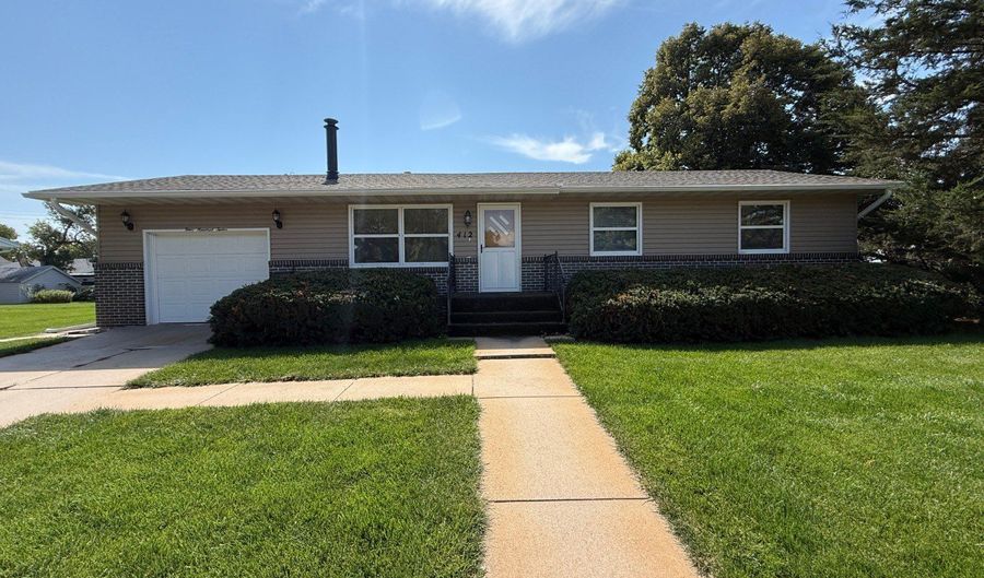 412 H St, Aurora, NE 68818 - 3 Beds, 2 Bath