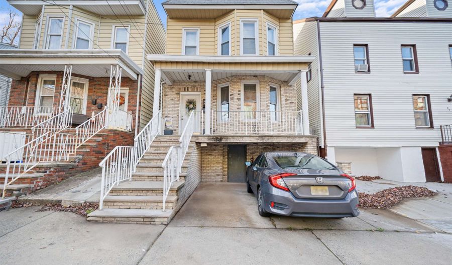 83 HOBART Ave, Bayonne, NJ 07002 - 3 Beds, 1 Bath