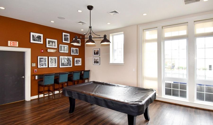 4061 S FOUR MILE RUN Dr 301, Arlington, VA 22204 - 1 Beds, 1 Bath