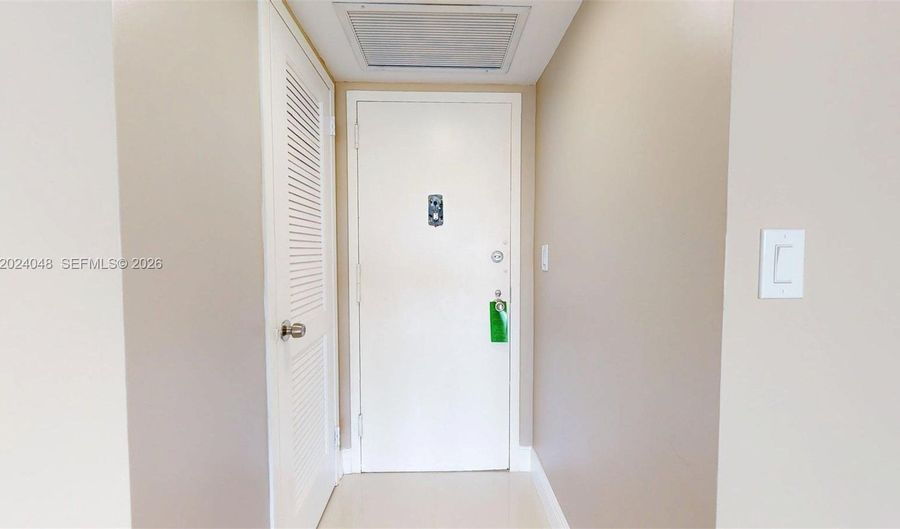20100 W Country Club Dr 801, Aventura, FL 33180 - 1 Beds, 2 Bath