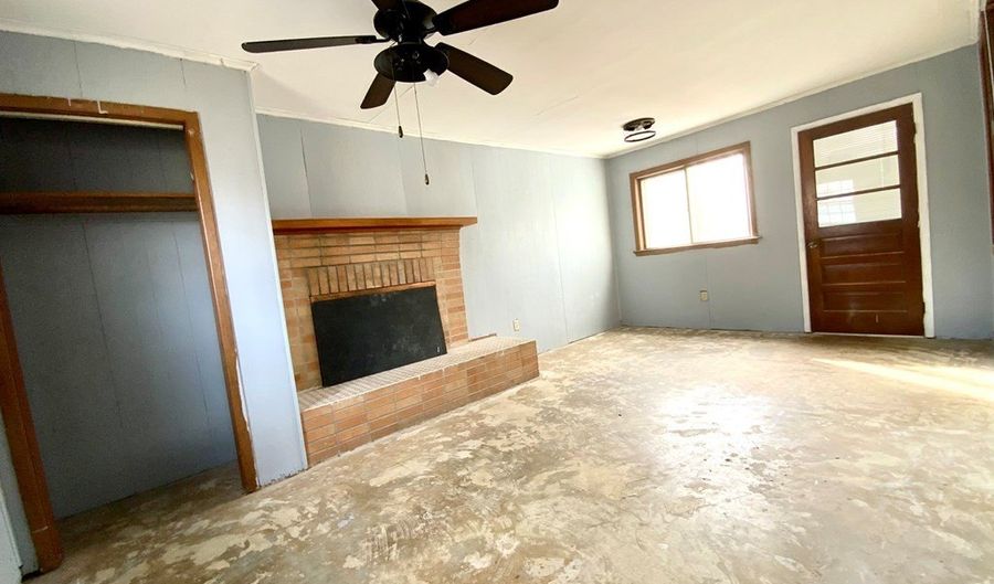 304 Plymouth St, Athens, WV 24712 - 4 Beds, 2 Bath