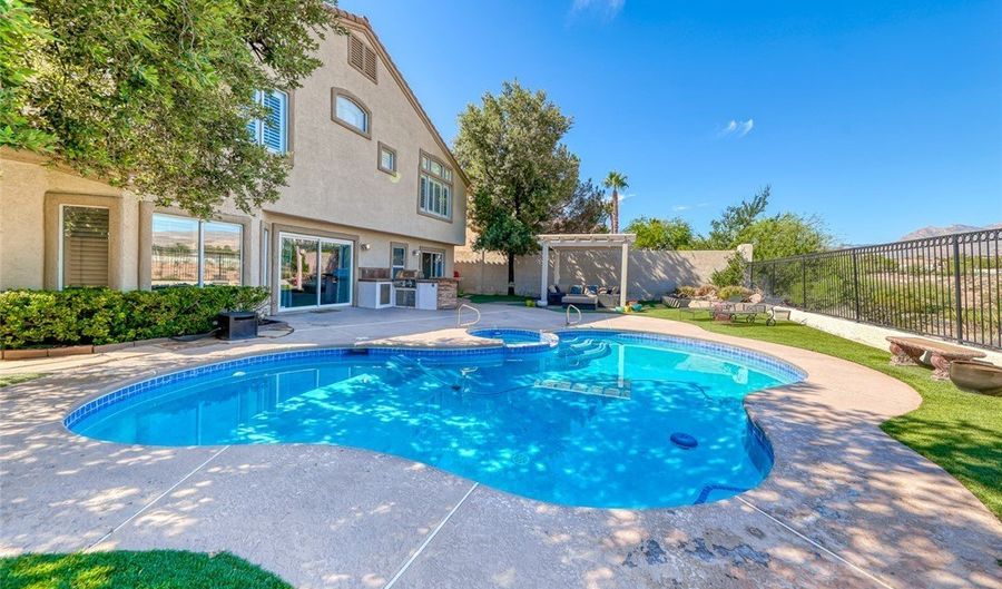 8620 Estrelita Dr, Las Vegas, NV 89128 - 4 Beds, 3 Bath