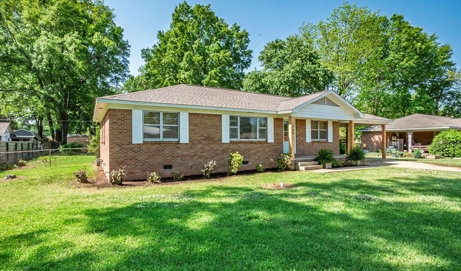203 James St, Batesville, MS 38606 - 3 Beds, 1 Bath