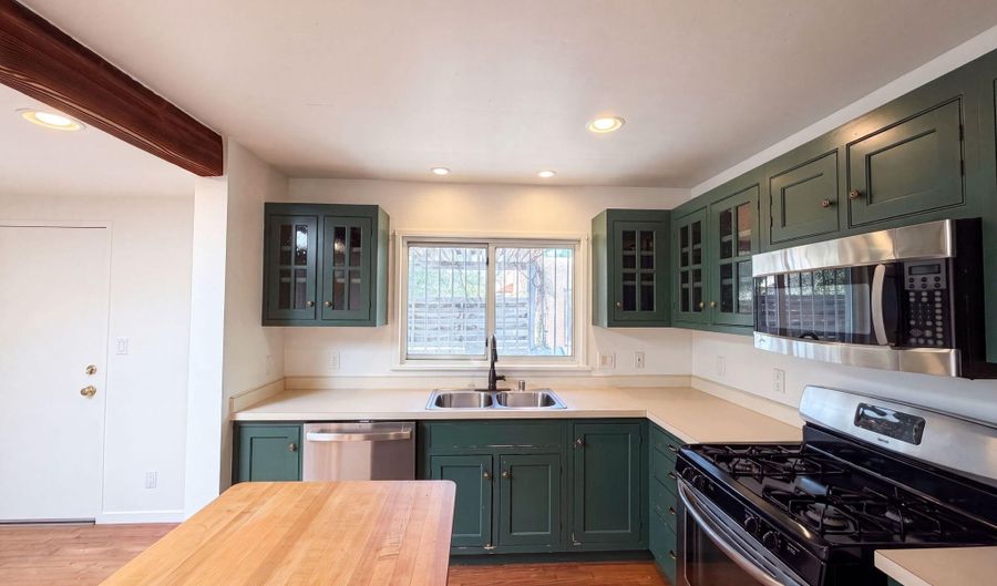 700 Dakota St SE, Albuquerque, NM 87108 - 3 Beds, 2 Bath