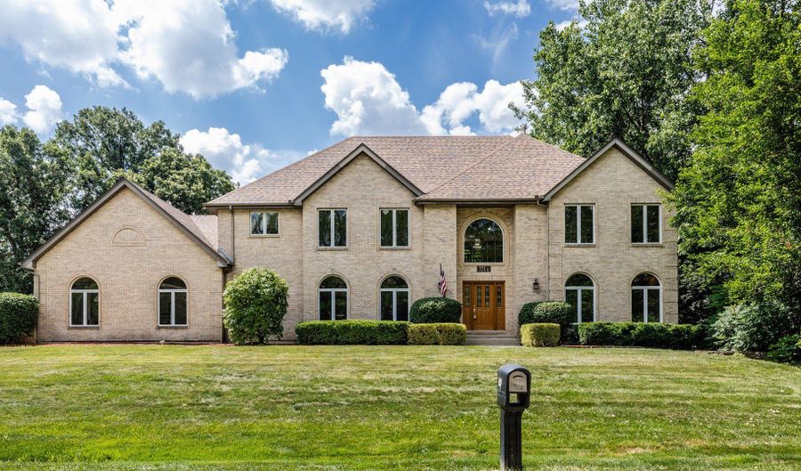 771 E Hickory Ave, Addison, IL 60101 - 4 Beds, 4 Bath