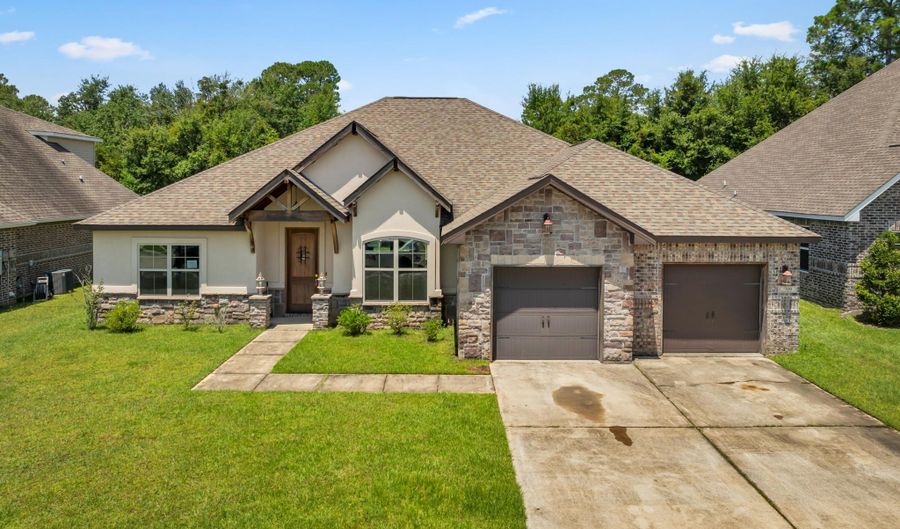709 Champagne Dr, Biloxi, MS 39532 - 4 Beds, 2 Bath