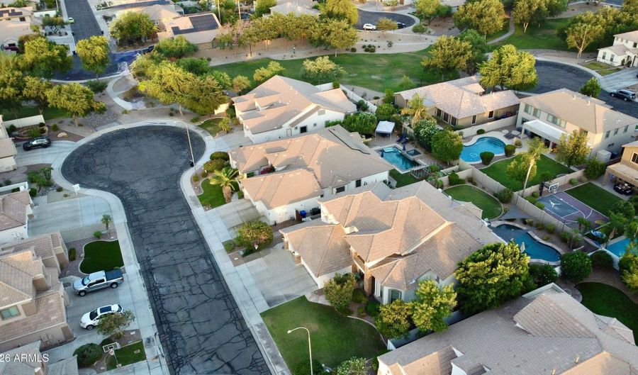 1563 E JADE Pl, Chandler, AZ 85286 - 6 Beds, 5 Bath