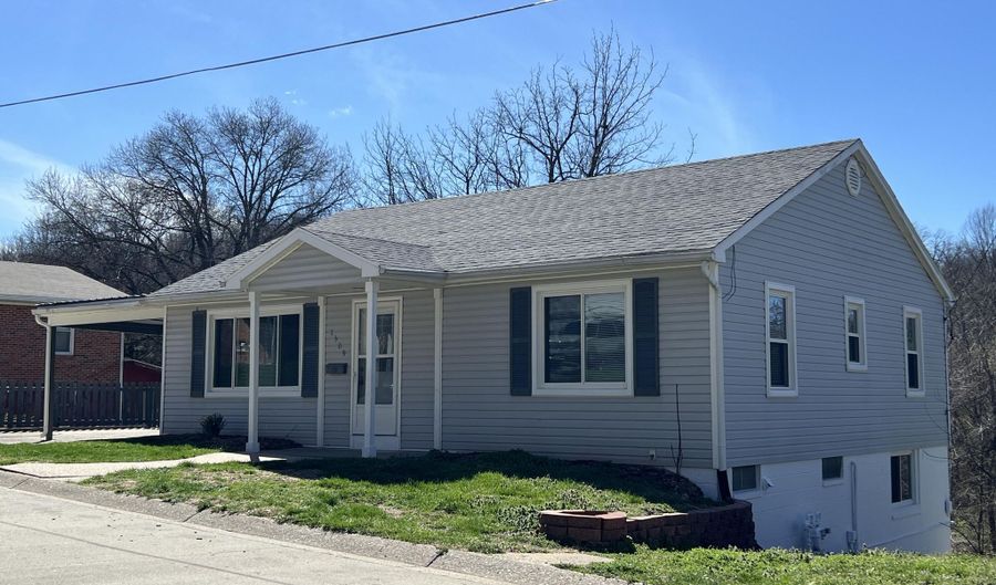 1309 Nelson St, Boonville, MO 65233 - 4 Beds, 2 Bath