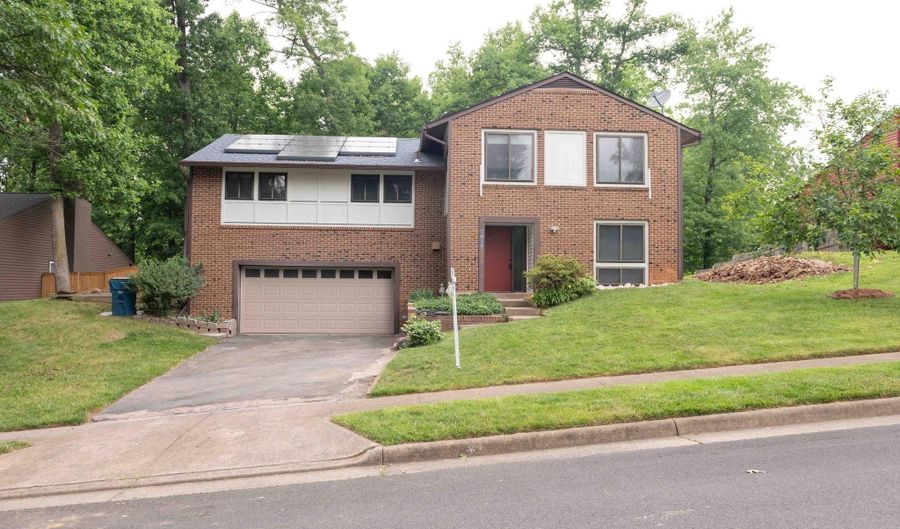 7814 WENDY RIDGE Ln, Annandale, VA 22003 - 4 Beds, 3 Bath