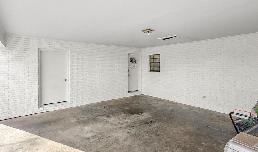 35 E Lincoln Dr, Brookhaven, MS 39601 - 3 Beds, 2 Bath
