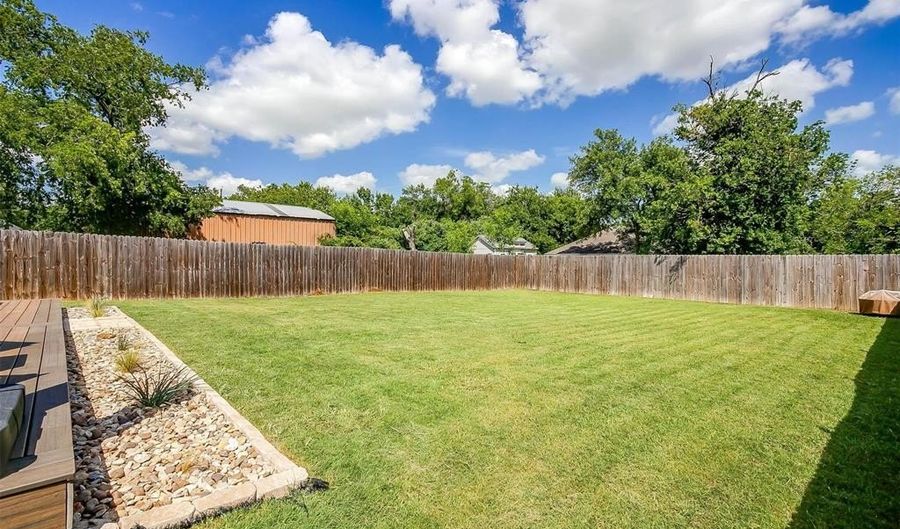 1105 S Fannin St, Alvarado, TX 76009 - 3 Beds, 2 Bath