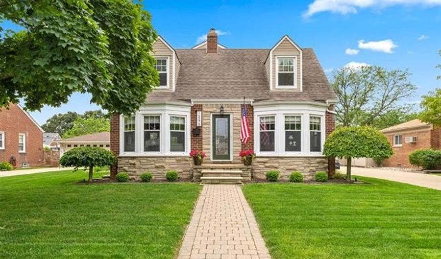 15275 Belmont Ave, Allen Park, MI 48101 - 4 Beds, 4 Bath