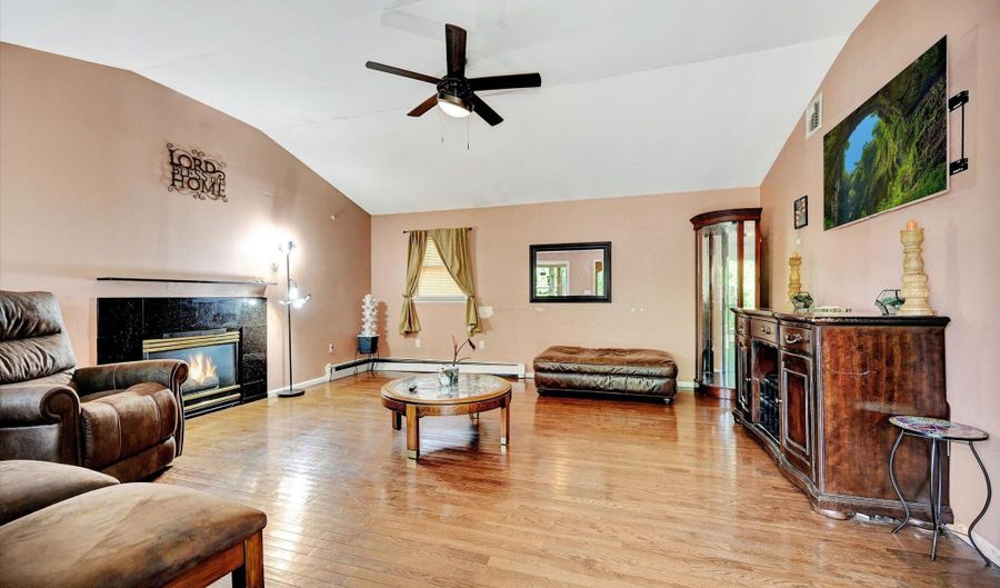10 7th St, Aberdeen, NJ 07747 - 4 Beds, 3 Bath