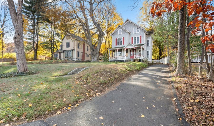 9 Mountainville Rd, Danbury, CT 06810 - 5 Beds, 2 Bath