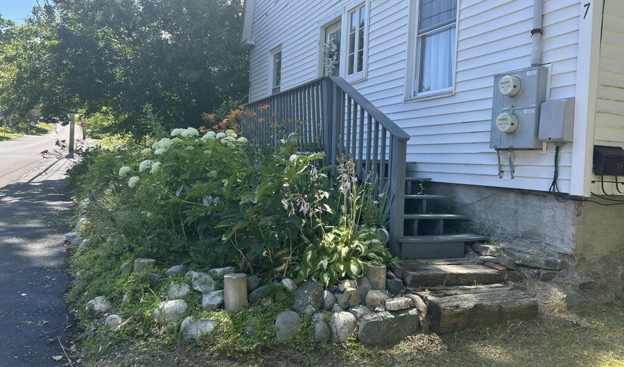 7 Anderson St, Belfast, ME 04915 - 0 Beds, 2 Bath