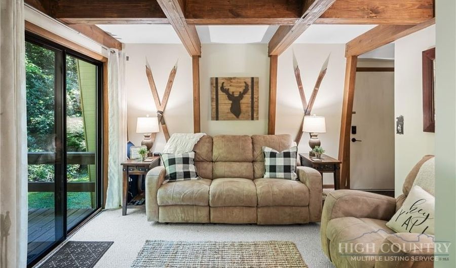 40 Hemlock Hl A, Banner Elk, NC 28604 - 1 Beds, 1 Bath