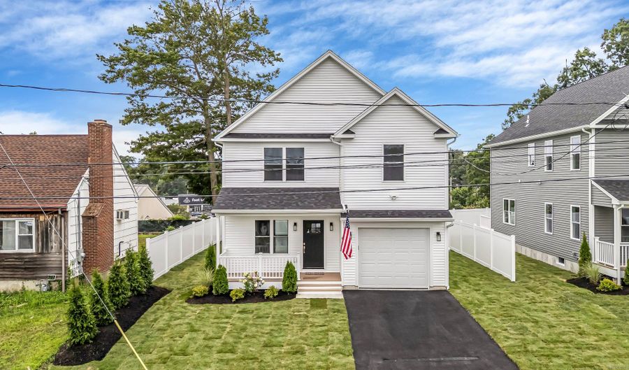 77 Oliver St, Bridgeport, CT 06606 - 4 Beds, 3 Bath