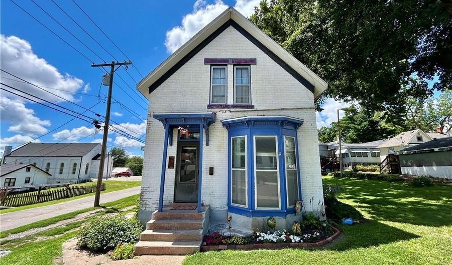 413 N 7th St, Atchison, KS 66002 - 3 Beds, 3 Bath