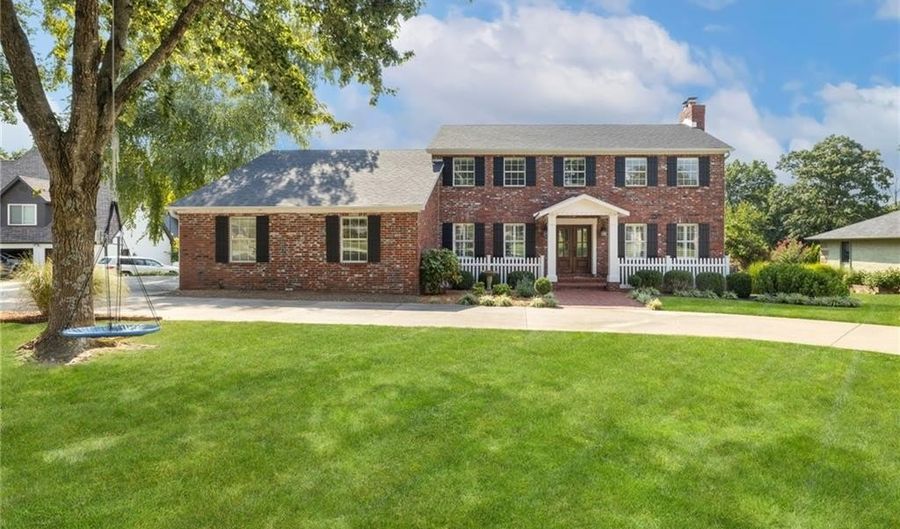 1811 El Contento Cir, Bentonville, AR 72712 - 3 Beds, 3 Bath