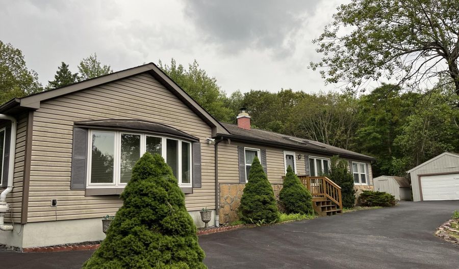 158 Kiowa Ln, Albrightsville, PA 18210 - 3 Beds, 2 Bath