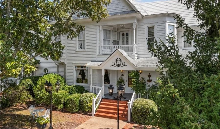 115 S Main St, Adairsville, GA 30103 - 6 Beds, 8 Bath