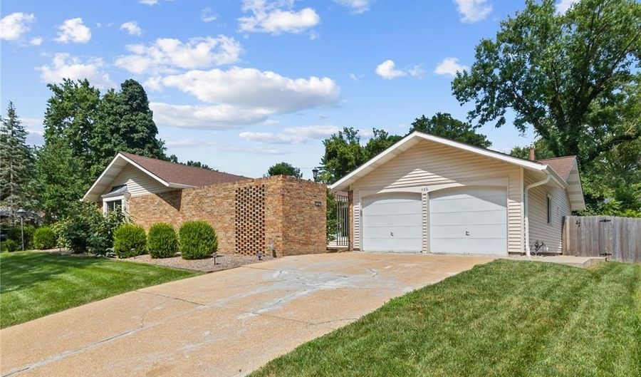 486 Ironwood Dr, Ballwin, MO 63011 - 4 Beds, 2 Bath
