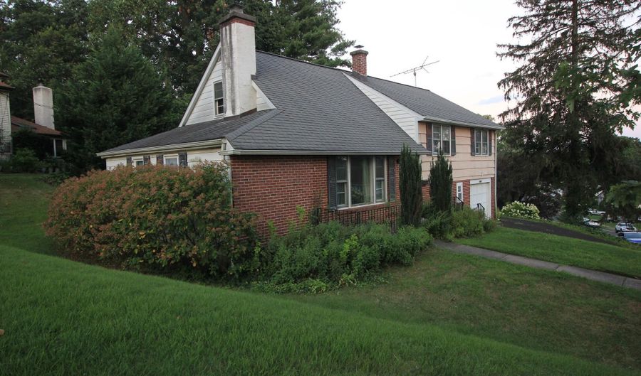 2949 GRISDALE Rd, Abington, PA 19001 - 4 Beds, 3 Bath