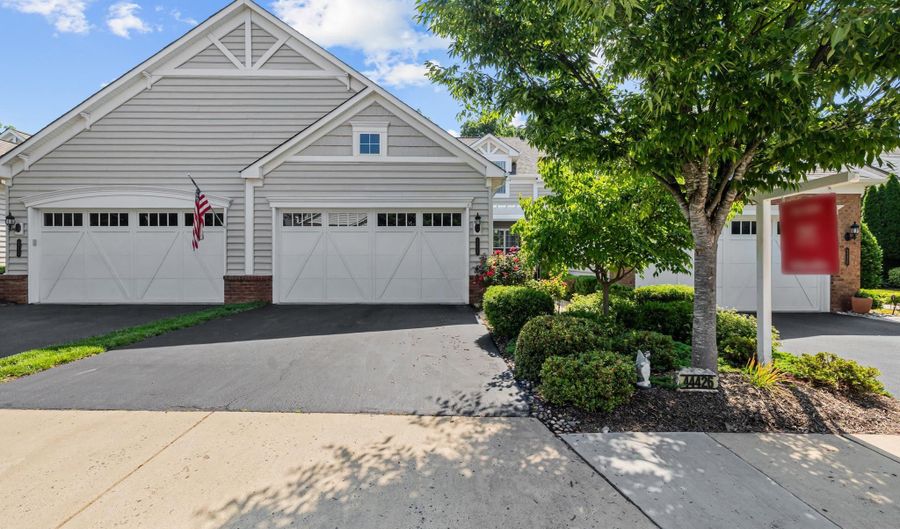 44426 CRUDEN BAY Dr, Ashburn, VA 20147 - 3 Beds, 3 Bath