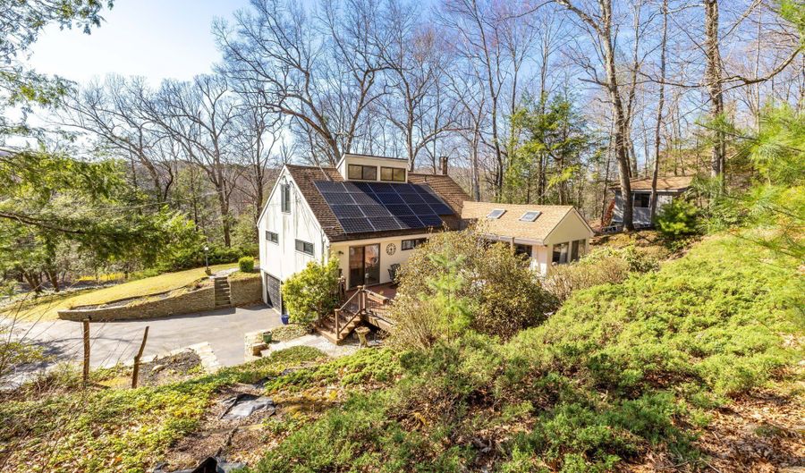 206 New Rd, Avon, CT 06001 - 4 Beds, 3 Bath