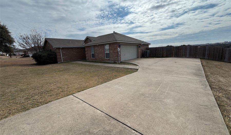 112 Pepperbush Ln, Aledo, TX 76008 - 3 Beds, 2 Bath