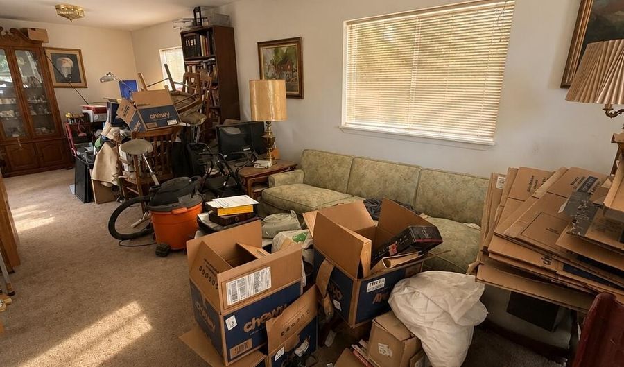 875 Jaquelyn St, Ashland, OR 97520 - 2 Beds, 2 Bath