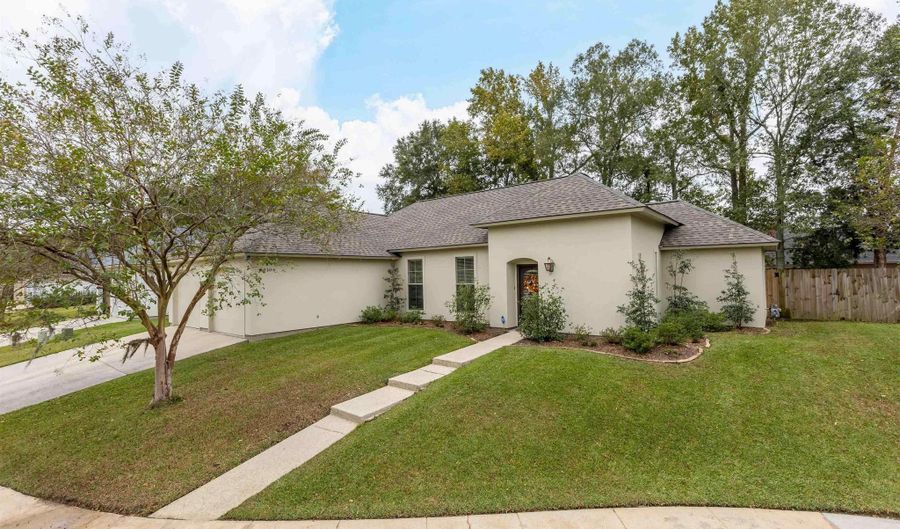 9106 Boone Dr, Baton Rouge, LA 70810 - 3 Beds, 2 Bath