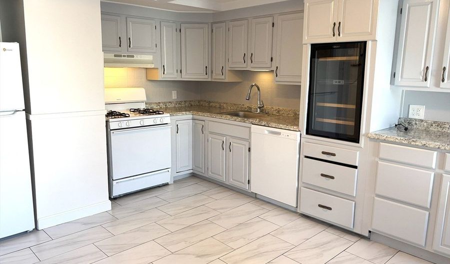 663 E 5th St B, Boston, MA 02127 - 4 Beds, 3 Bath