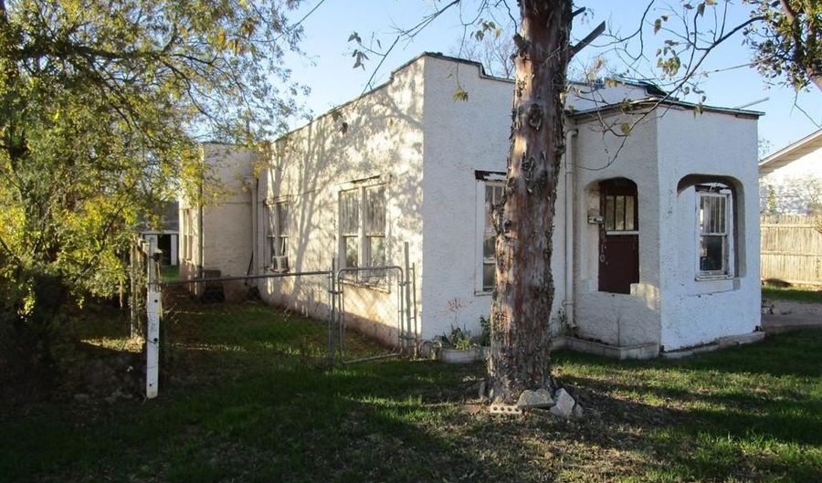910 S Willis St, Abilene, TX 79605 - 2 Beds, 1 Bath