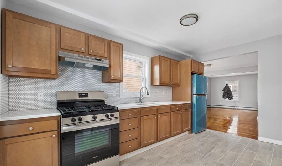 35 Central St, Lincoln, RI 02838 - 9 Beds, 3 Bath