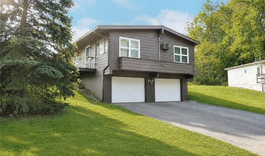 1636 Seth Robert, Akron, OH 44306 - 2 Beds, 4 Bath