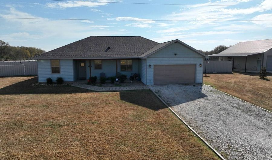 302 S Hunter Ln, Atoka, OK 74525 - 5 Beds, 5 Bath